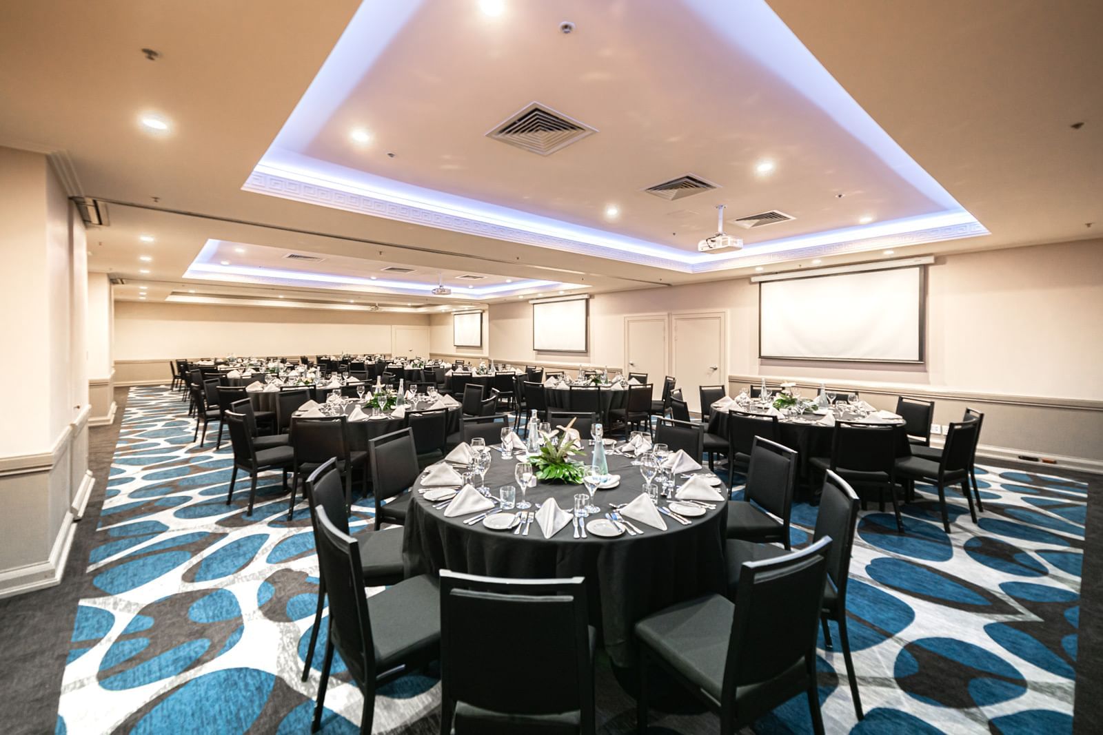 Banquet tables in Tully Room at Pullman Cairns International