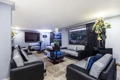 salas de recepcion en hotel egina en el lobby