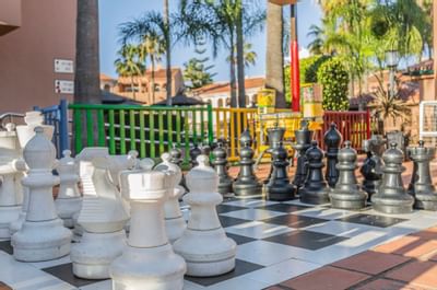 Los Amigos Beach Club Exterior Giant Chess