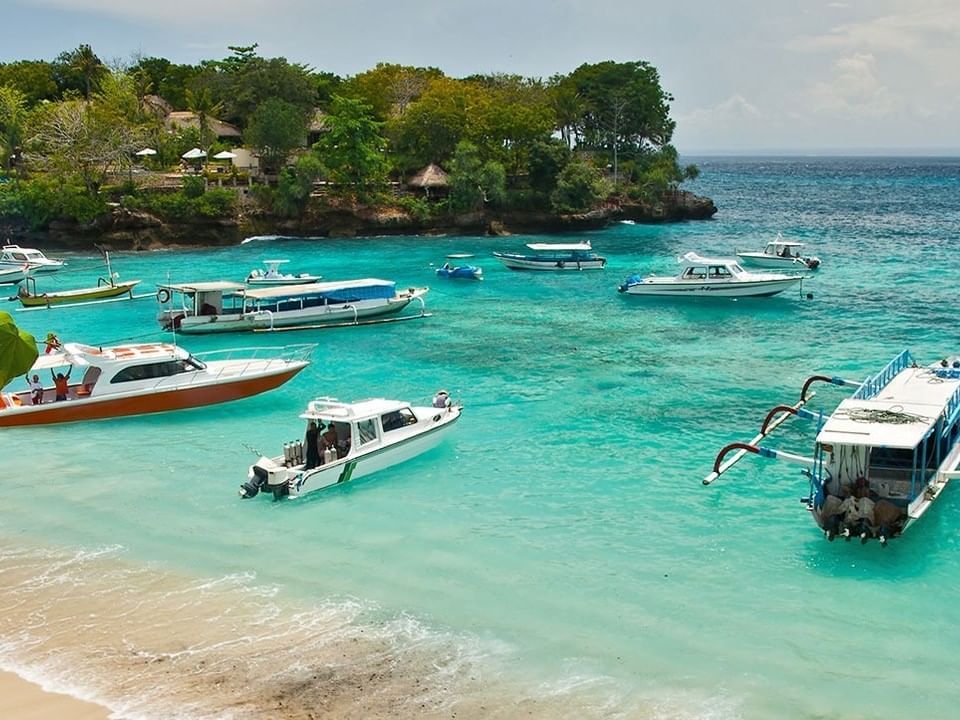 Boats floating near Nusa Lembongan Island near Eastin Ashta Resort Canggu