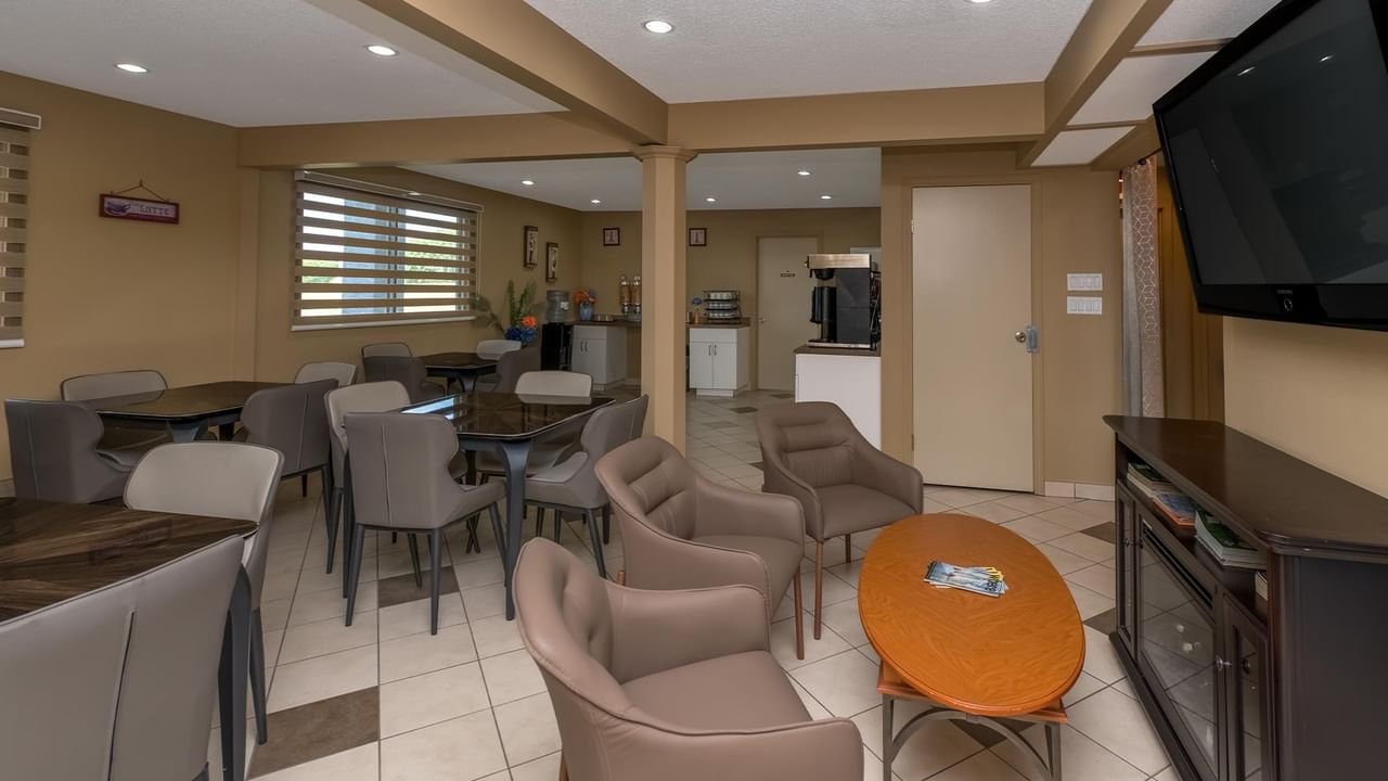 Breakfast room at Coast Red Deer Hotel