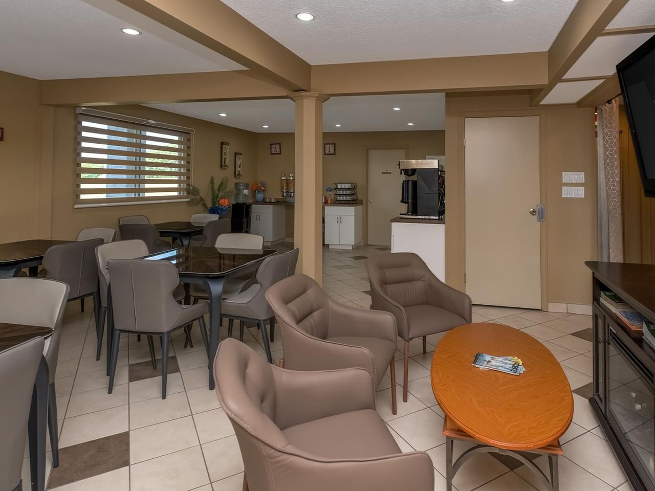 Breakfast room at Coast Red Deer Hotel