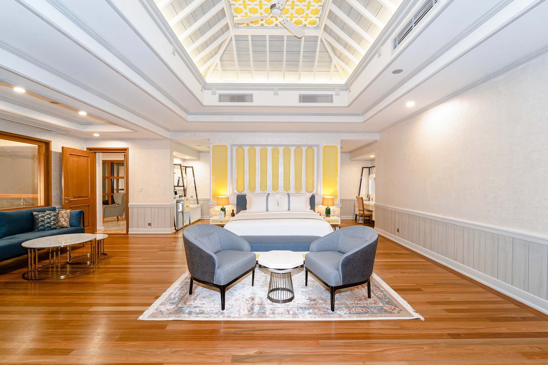 Bed & furniture in a room, The Signature Collection by Hideaway