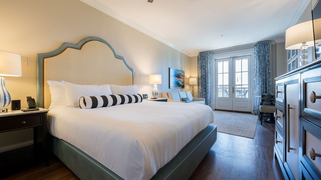 King Bed Room at The Pearl Hotel