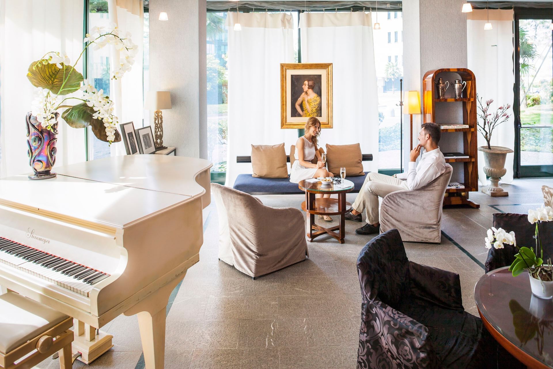 Bar con pianoforte al Cosmo Hotel Torri