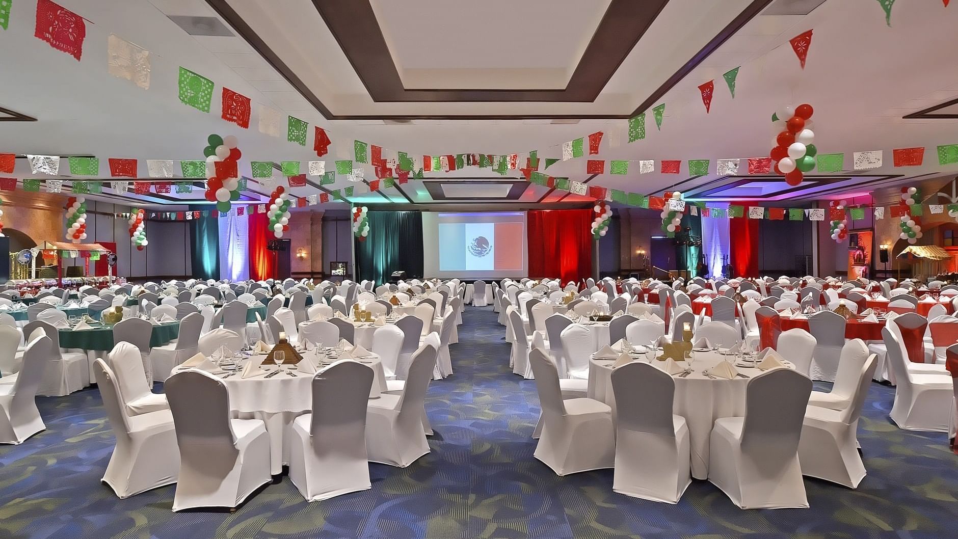 Banquet table setup in an event room at FA Condesa Cancún