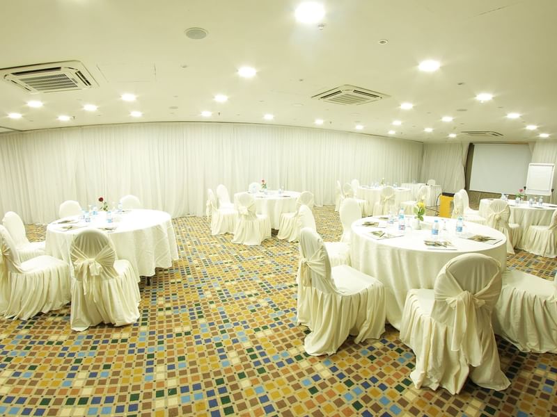 Banquet-style wedding arrangement in Hall 3 at Dabab Hotel by Warwick - Riyadh