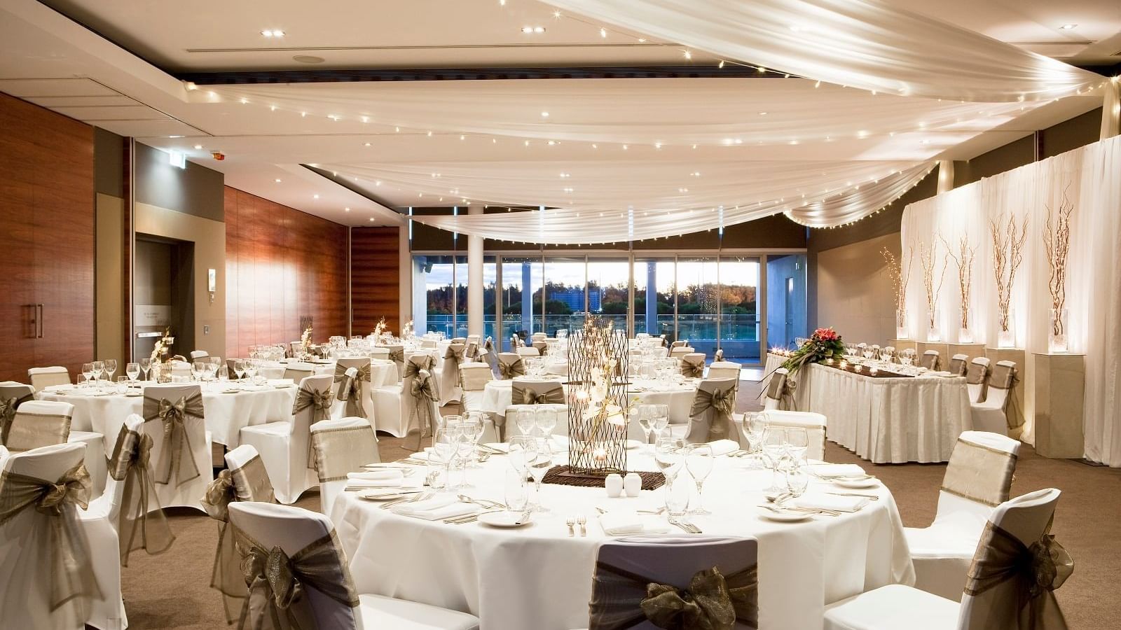 Weddings at Pullman Magenta shores