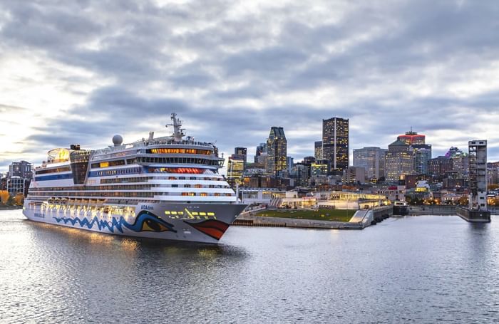 cruise_ship_in_old_port_of_montreal