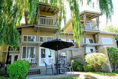 Exterior view of a villa at Manteo Resort Waterfront