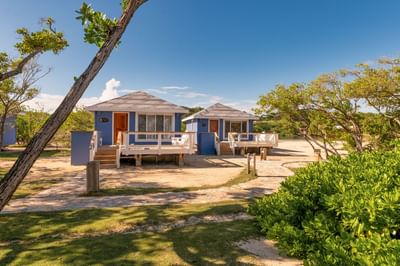 Guest bungalows with wooden decks at Roatan, Honduras, accommodations Barefoot Cay Resort & Marina