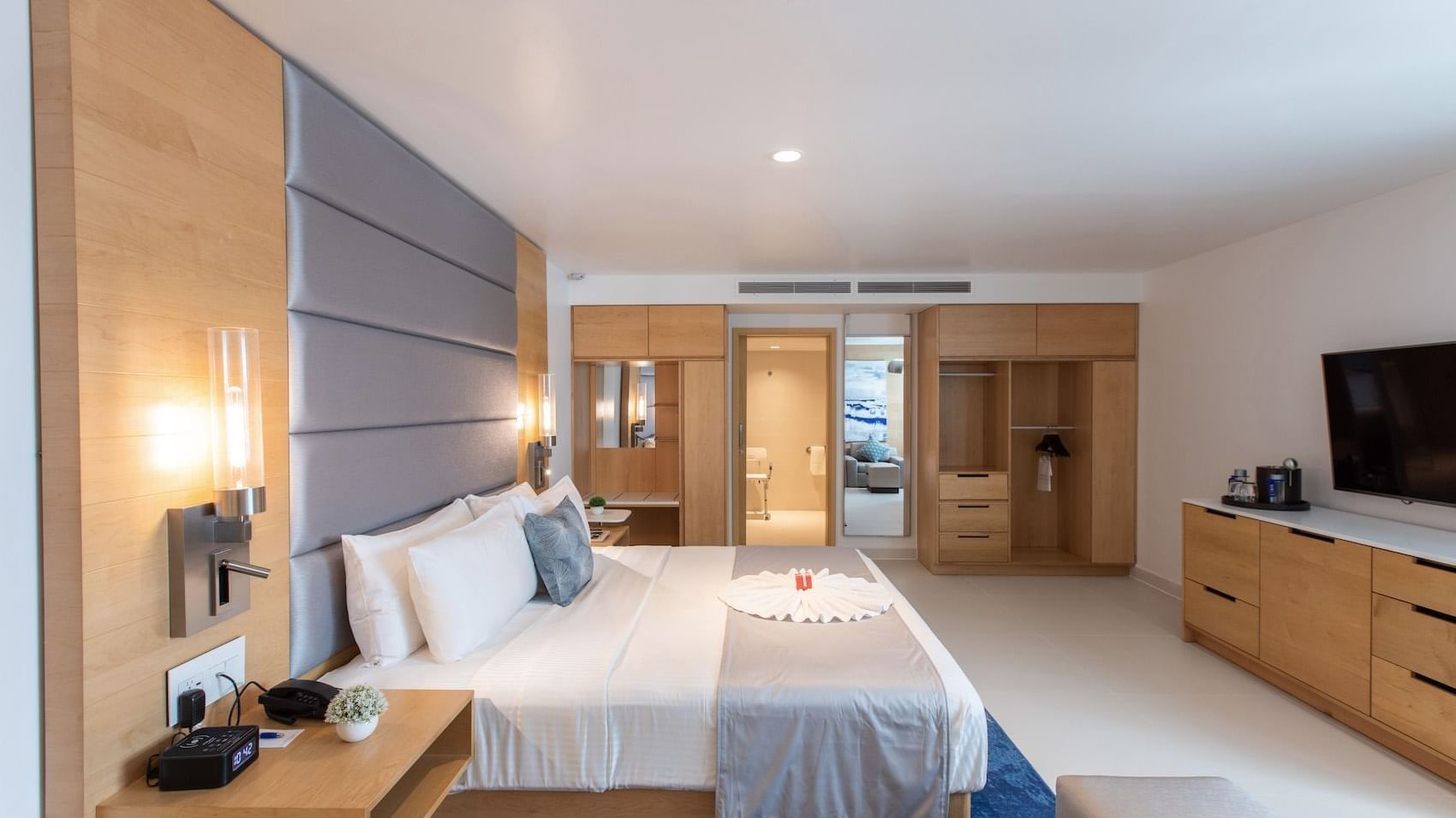 Accessible King Guestroom | St Maarten Accommodations