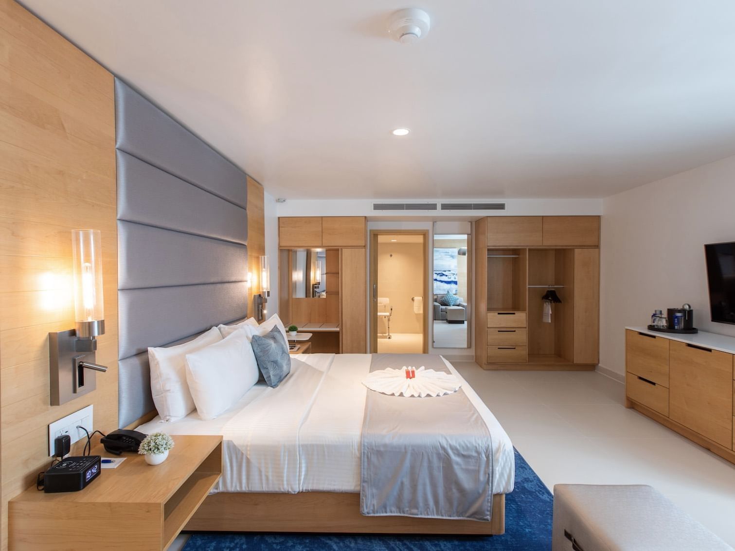 Accessible King Guestroom