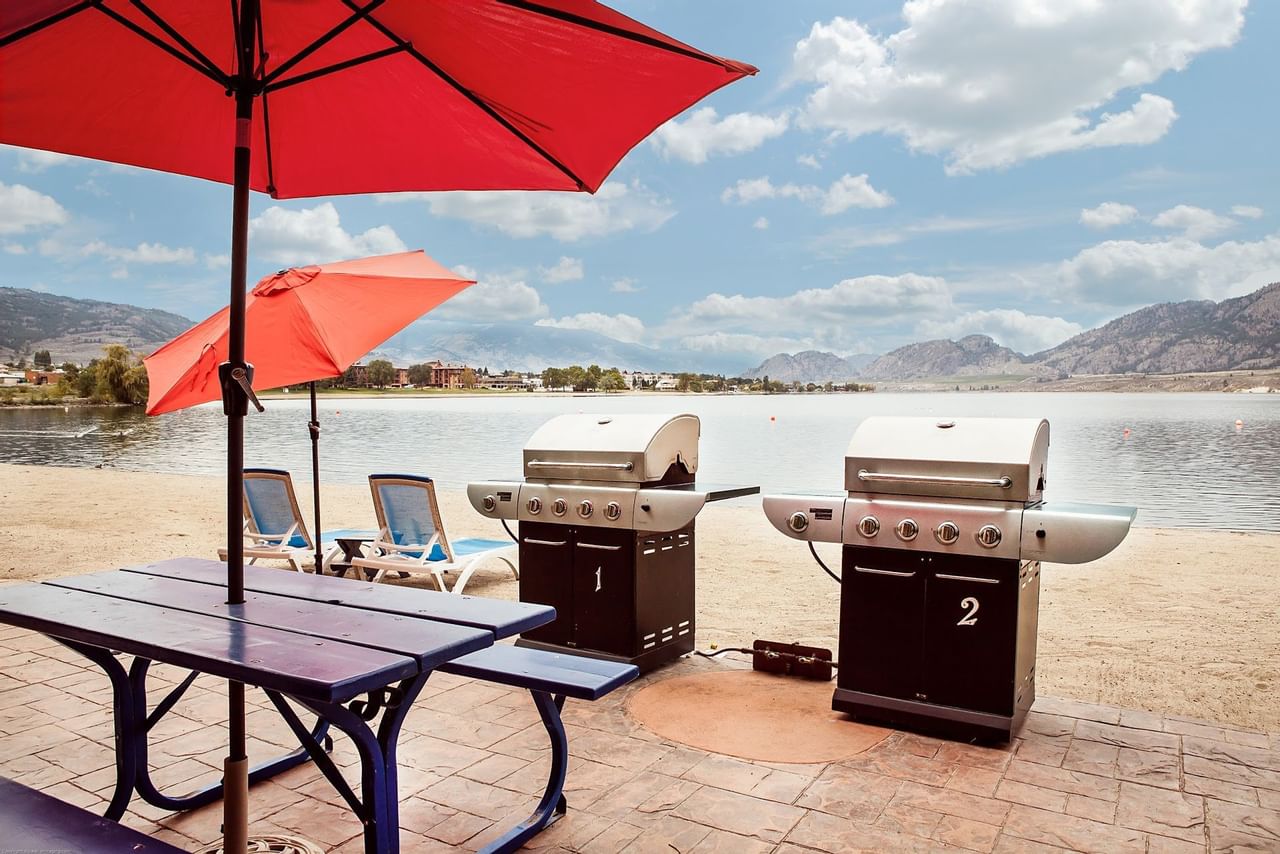 Coast Osoyoos Beach Hotel - Exterior BBQ