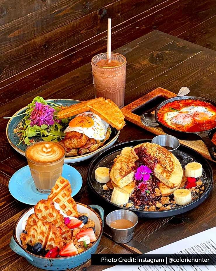 Breakfast dishes, hot & cold beverages served in a Restaurant near Imperial Lexis Kuala Lumpur, Malaysian street food tour