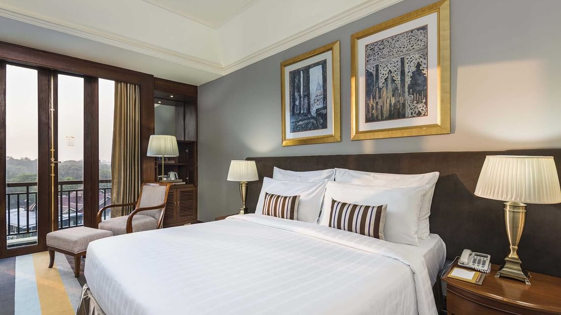 Hotel Near Royal Lake Chatrium Yangon City View Rooms