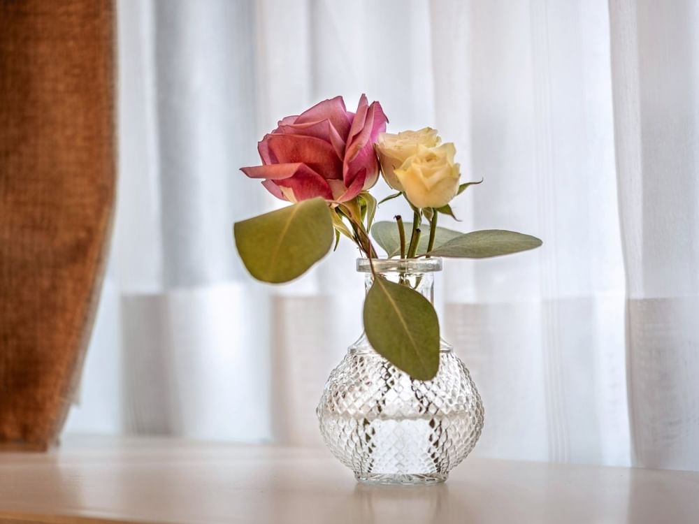 Close-up of flower vase on the table in Specialty Suite at Warwick Allerton Chicago