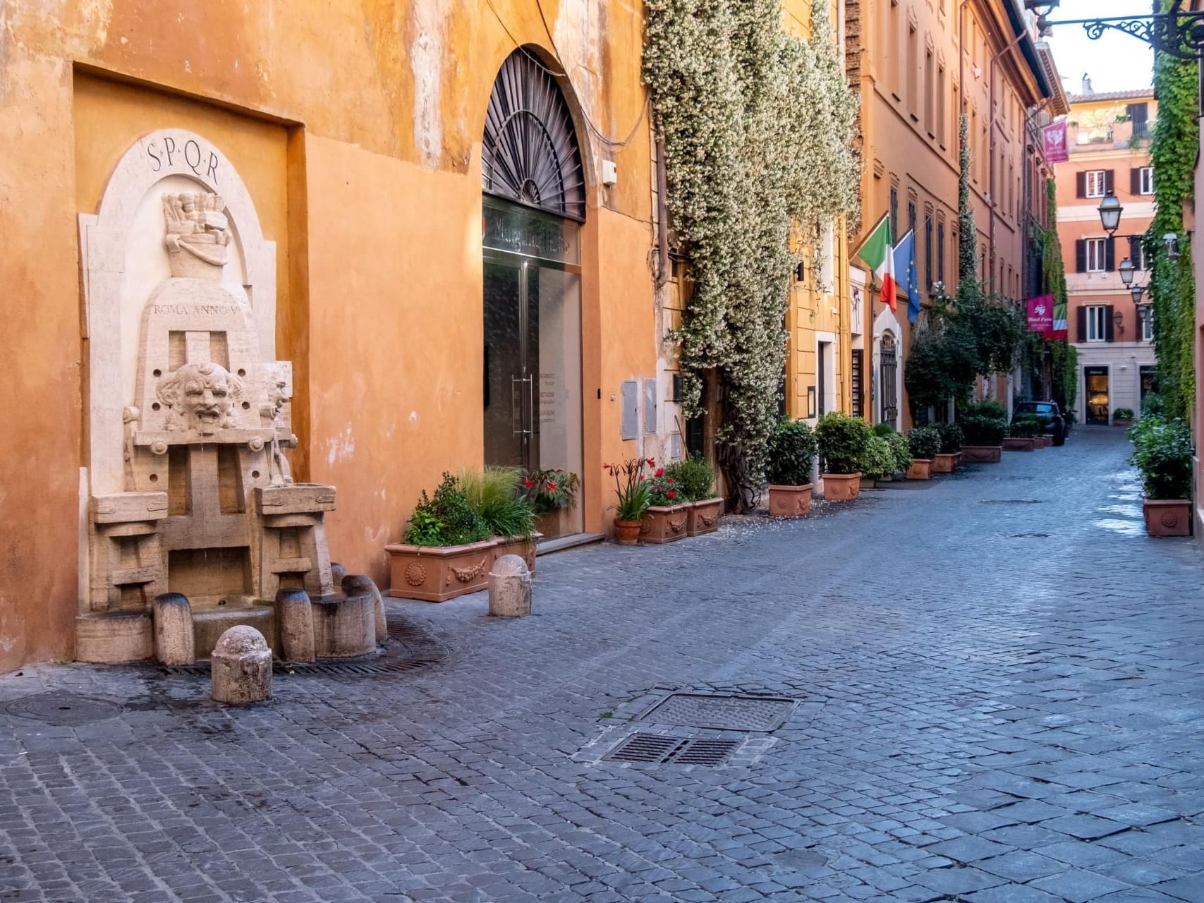 A walking pathway between Neighborhood flats in Via Margutta near Margutta 54
