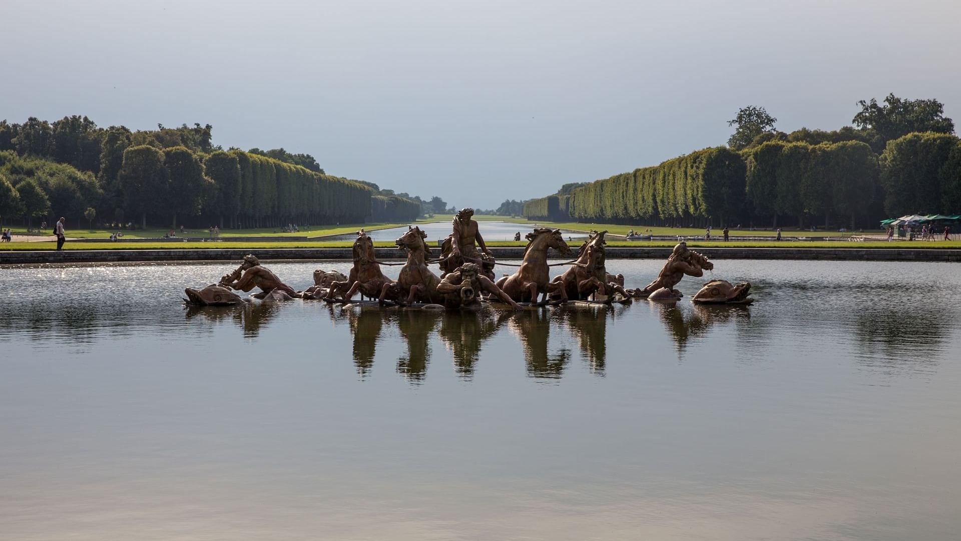 Horse statue in a Pond in Ile-de-France near Originals Hotels