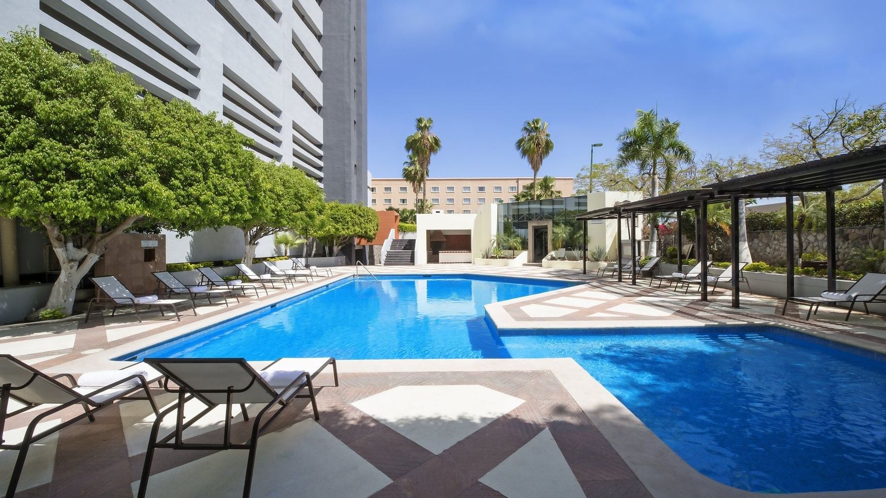 Sunbeds by the outdoor pool at Fiesta Americana Hermosillo