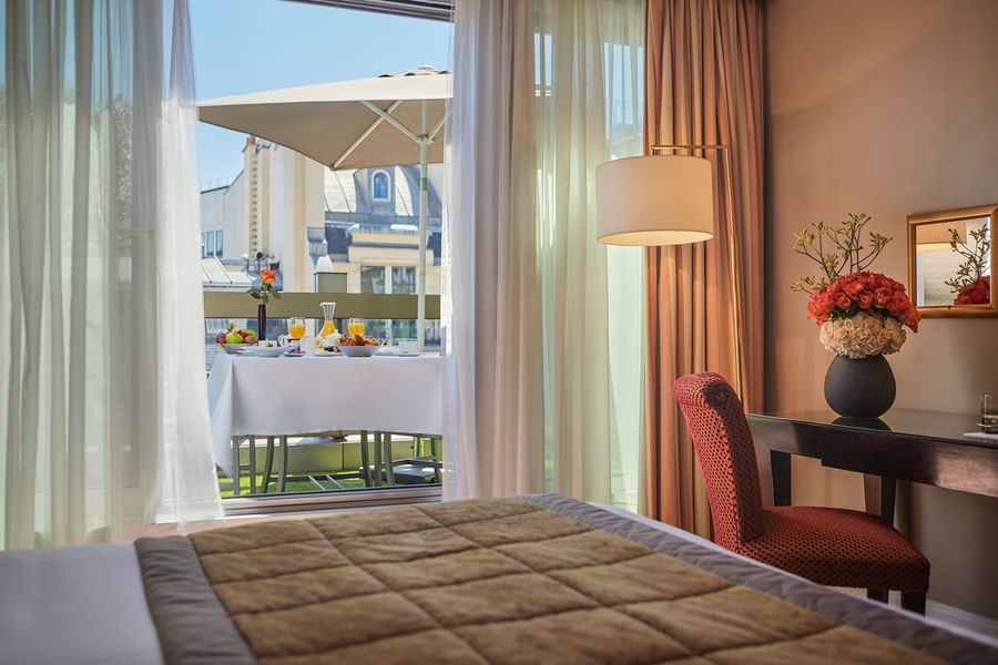 Chambre Deluxe avec terrasse à l'hôtel Warwick Paris