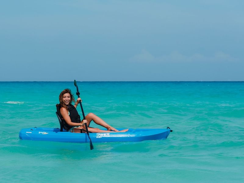 Girl sailing with her kayak near The Reef playacar