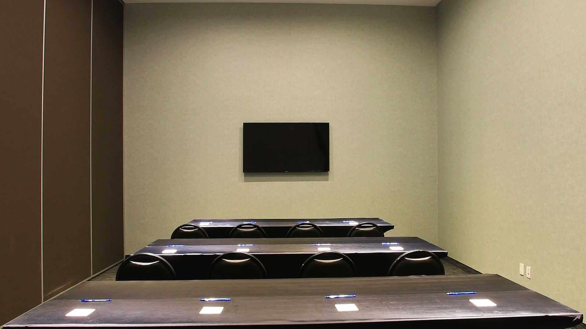 Classroom table set up in a meeting room at One Cuautitlán