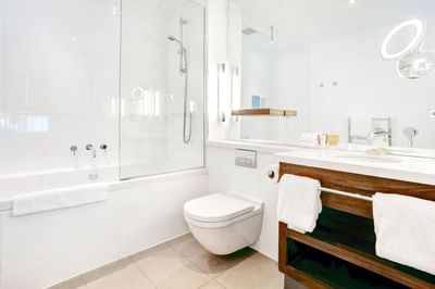 The washroom in a room at the Sandman Signature Newcastle Hotel 