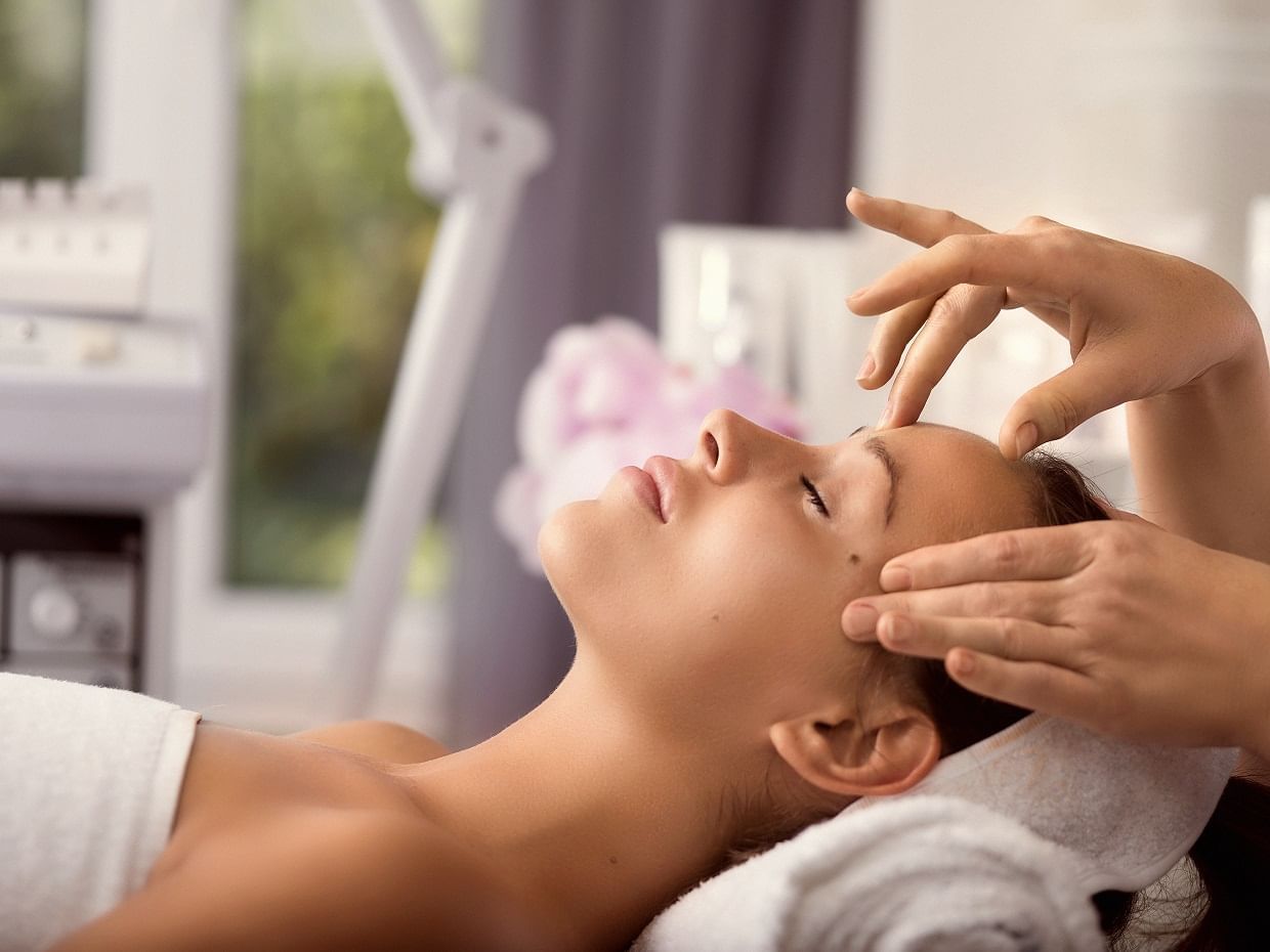 Lady getting a facial treatment at Ana Hotels Europa