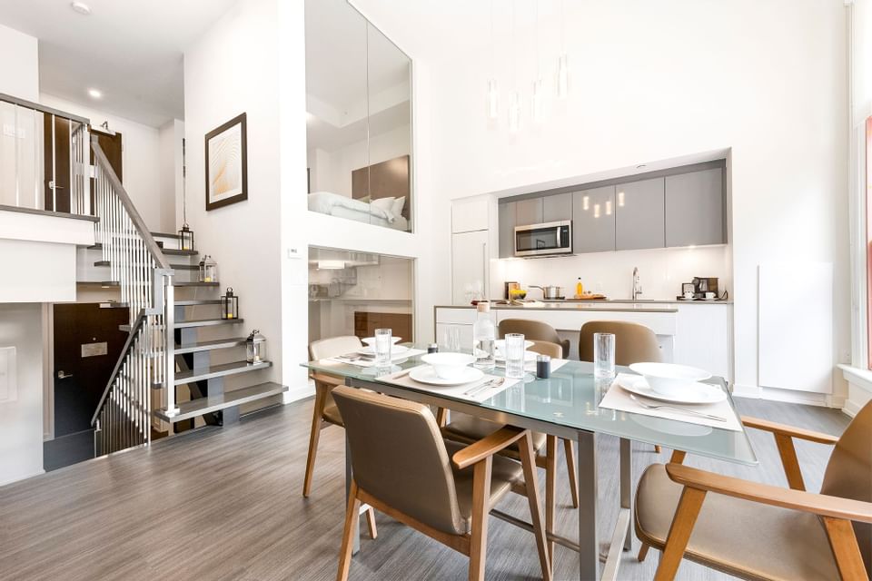 Dining & kitchen area in Heritage suite at ReStays Ottawa