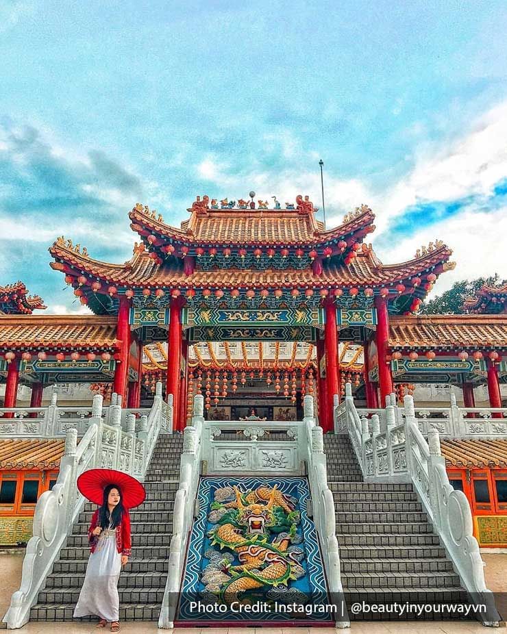 Woman posing in front of Thean Hou Temple, a religious & cultural attraction site near Imperial Lexis Kuala Lumpur