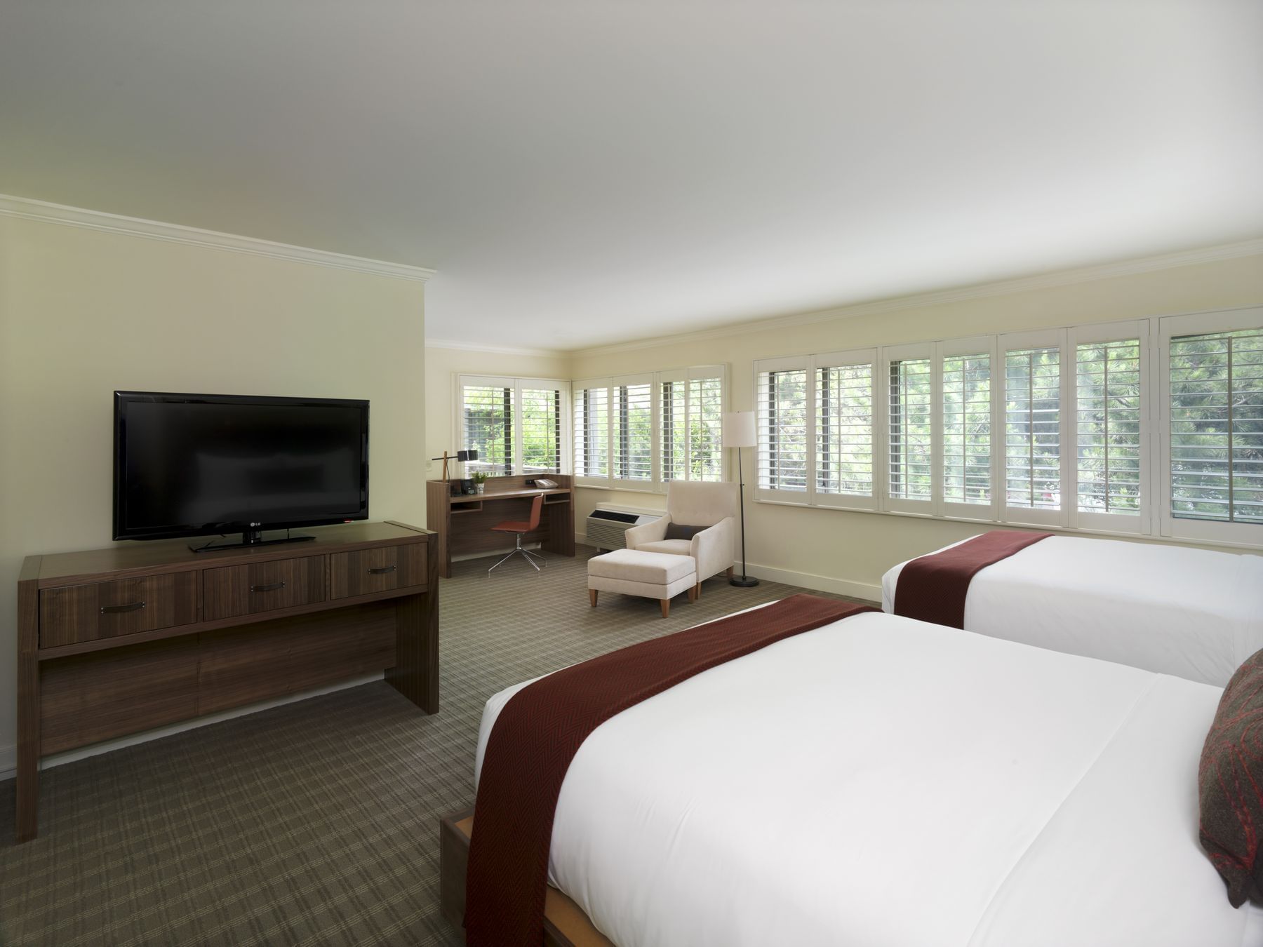 Premier Queen Room with two beds at Topnotch Stowe Resort
