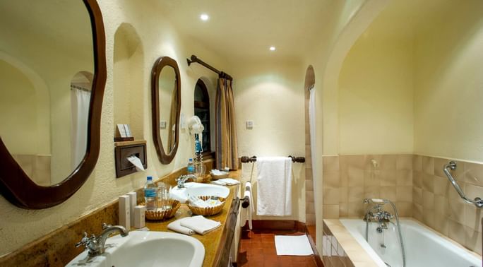 Bathroom in Serengeti Suite at Serengeti Serena Safari Lodge