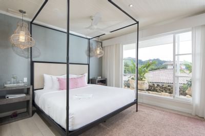 Hotel room arranged with a canopy bed at Retreat Costa Rica