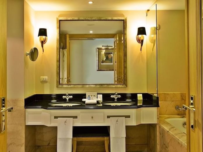 Bathroom vanity, Family Room Garden View, Hotel Cascais Miragem