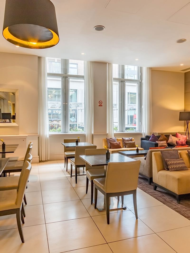 Dining & lounge area of Kingsley Bar at Thistle London Holborn