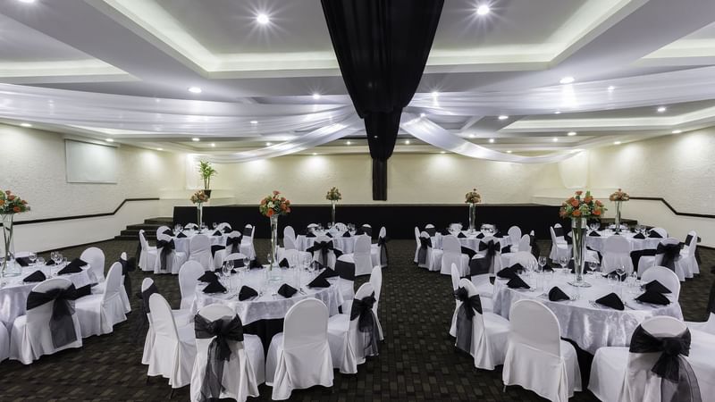 Spacious Meeting Room with banquet tables arranged at Gamma Pachuca
