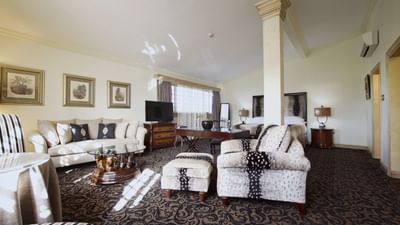 Living area in The Hemingway Suite at Terra Nova All Suite