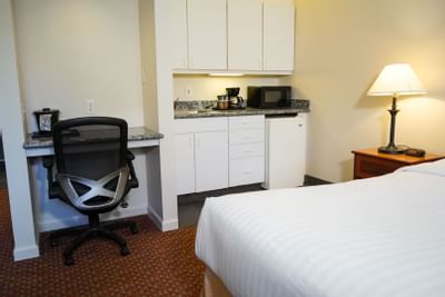 Mini Kitchen next to the bed in Executive Room at Buena Vista