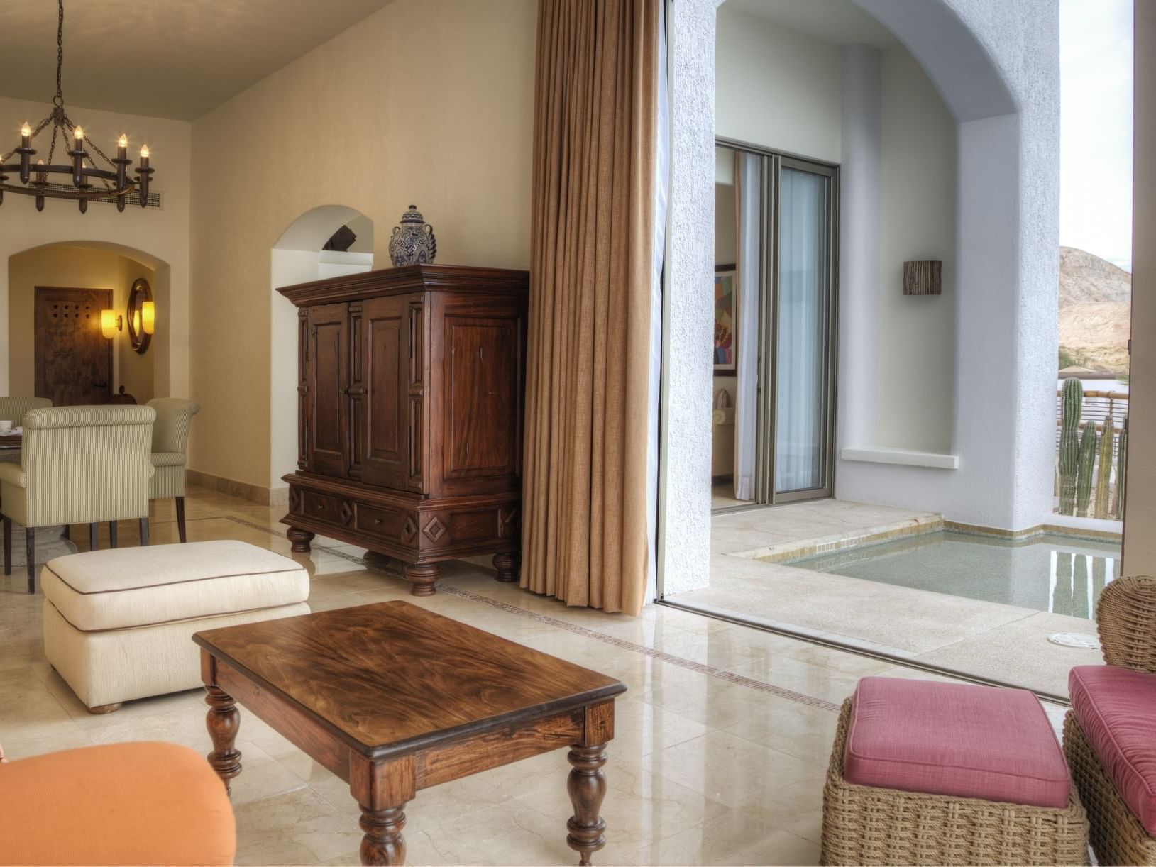 interiores elegantes de la Master suite en Los Cabos