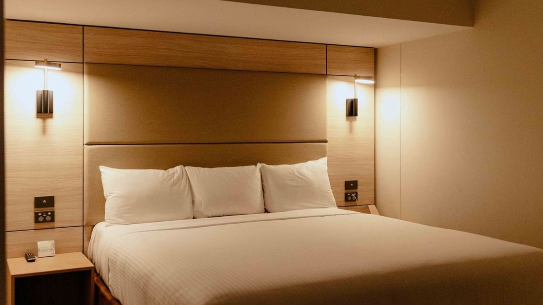 Executive King Suite bedroom