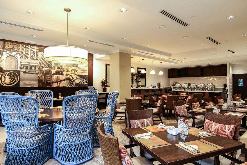 mesas de comedor en restaurante