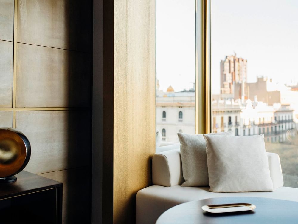 Habitación Almanac | Vista de la mesa en Almanac Group