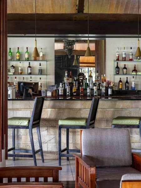Well-stocked bar area with comfortable seating in the Lobby Bar at warwick le lagon-vanuatu