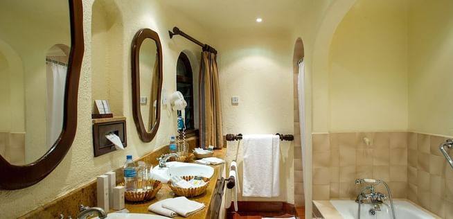 Bathroom in Serengeti Suite at Serengeti Serena Safari Lodge