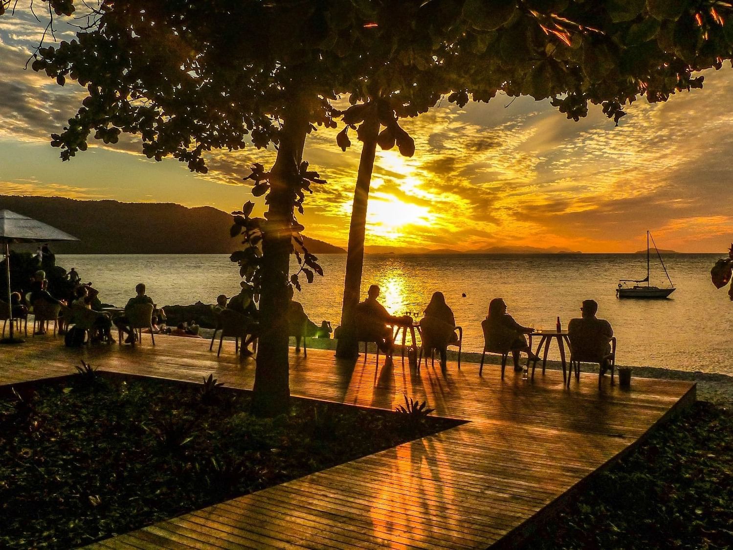 Sunset view from Lovers cove bar at Daydream Island Resort