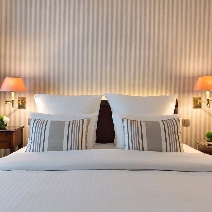 Bed with nightstands in Classic Room at Warwick Brussels