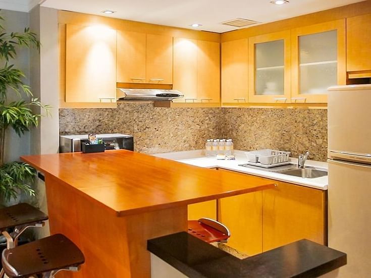 The kitchenette in 1-bedroom apartment at Amara Hotel Singapore