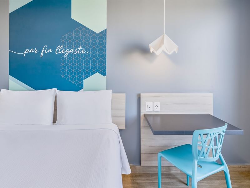 Escritorio de trabajo en Habitación Accesible en One Hotels