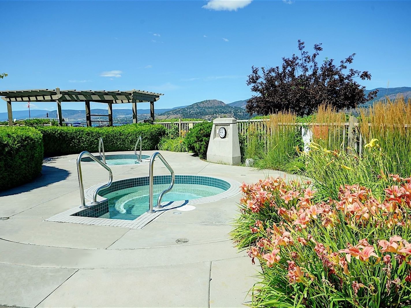 Outdoor hot pool area at Manteo Resort Waterfront